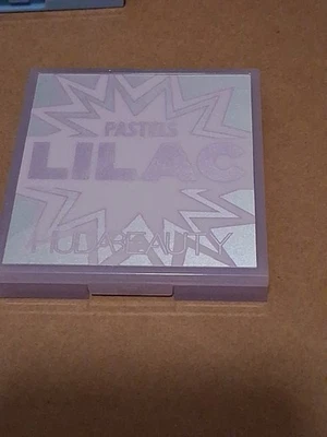 Paleta de sombras de ojos HUDA BEAUTY Pastels Lilac Obsessions Foto 1 de 2