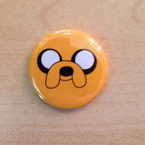 Hora de Aventuras - Jake - Nueva insignia de botón de 2,5 cm - Imagen 1 de 1