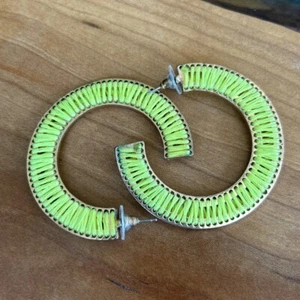 Hoop Raffia Earrings Colorful Neon Yellow Green 70’s 80’s Vintage Bright Pierced - Picture 1 of 5