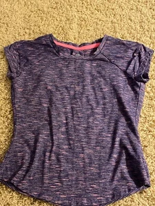 Camiseta deportiva púrpura Champion Girls talla 4-5 excelente estado - Imagen 1 de 4
