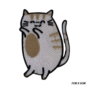 Süße dicke graue Katze Bügelbild/Aufnähen Patch bestickt Abzeichen Applikation für Kleidung - Bild 1 von 7