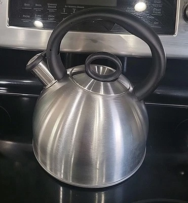 Hervidor de agua Cuisinart 2 cuartos/1,9 L acero inoxidable #CTK-SS17 Foto 1 de 4