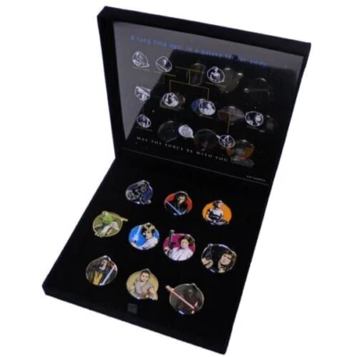 Guerra de las Galaxias Feliz Ichiban Kuji Lotería Prendedores Insignia Conjunto Caja Último Premio Disney JP Foto 1 de 2