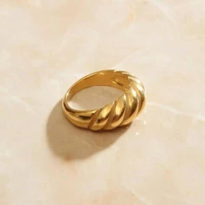 18k Gold Polished Gold Twist Signet Ring unisex ring simple ring Brass ring gift - Picture 1 of 3