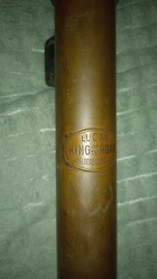 Pompe à vélo en bois et laiton ancienne des années 1930 - Photo 1/2