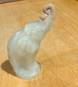 Vintage Sabino France Elephant Opalescent Art Glass Figurine 2.5" - Picture 1 of 4