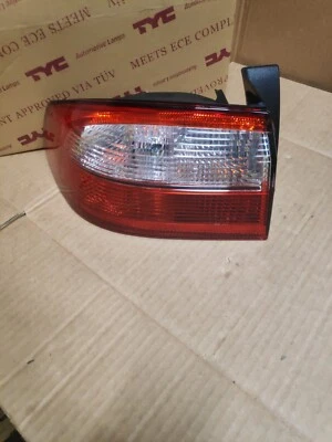 TOTALMENTE NUEVO Renault Laguna mk2 2001-2005 LADO DEL PASAJERO Luz trasera Foto 1 de 4