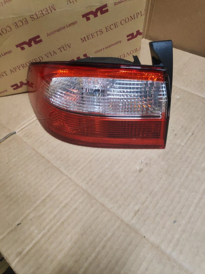 TOTALMENTE NUEVO Renault Laguna mk2 2001-2005 LADO DEL PASAJERO Luz trasera Foto 1 de 4