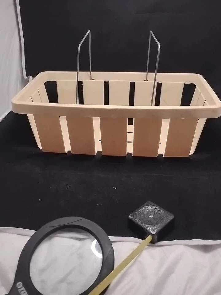 FESCO Vintage Tan Plastic Market Fruit Basket Double Wire Handles 1970s. A4 - Image 1 of 2