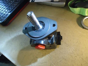 Vickers Fixed Displacement Single Vane Pump V20 Series - Black 358357-4 - Picture 1 of 2