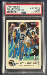 Fleer Focus #40 1999 firmado por Kurt Warner automático radiocontrol novato de la corte St. Louis Rams PSA - Imagen 1 de 2