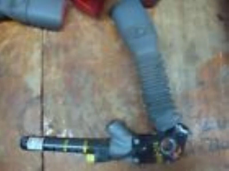 2006-2009 Jeep Commander Front LH Driver Seat Belt Buckle Gray OEM - Image 1 of 1