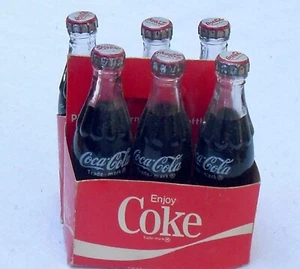 PAQUETE DE 6 COCA COLA VINTAGE ~ MINI BOTELLAS DE VIDRIO DE 3" Y PORTADOR DE PAPEL COKE - Imagen 1 de 4