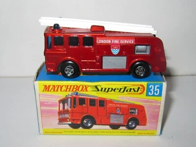 Matchbox Superfast No.35 - MERRYWEATHER FIRE ENGINE - MIB - Image 1 of 4