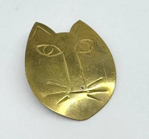 Vintage Brass Tone Artisan Whimsical Modernist Cat Shaped Face Pin Brooch - Picture 1 of 4