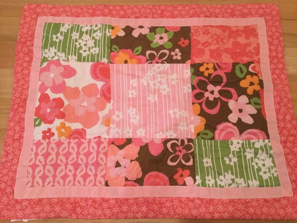 Circo Birdhouse Blossom Estándar Acolchado Simulado Objetivo Rosa Patchwork Floral ~ Usado en Excelente Condición Foto 1 de 1