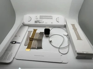 Apple Watch SE (2nd Generation) 40mm Aluminum Case Starlight GPS+CELLULAR - Photo 1/22