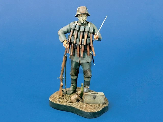 Verlinden 120mm (1/16) German Trench Raider w/Gas Mask Attaching Bayonet WWI 891 - Image 1 of 1