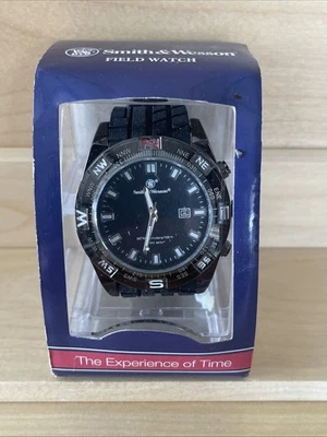 Reloj de Campo Smith & Wesson Hombre Negro Sobre Negro Movimiento Japón H2o Resist 30M Foto 1 de 4