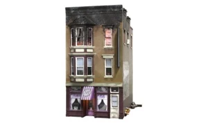 BETTY'S BURNING BUILDING BUILT-&-READY-HO-SCALE BY WOODLAND SCENICS-COMPLETE - Picture 1 of 6
