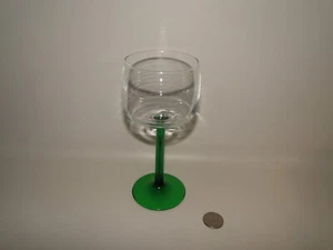 Vintage Luminarc France Emerald Green Stem Clear Bowl Wine Glass Goblet 7" Tall - Picture 1 of 5