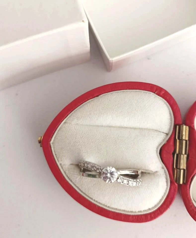 ANELLO SOLITARIO ARGENTO 925 effetto oro bianco su doppia fedina con zirconi - Immagine 1 di 1