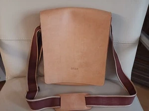 Bree Tasche NEU Leder Naturleder Crossover Messenger - Bild 1 von 4
