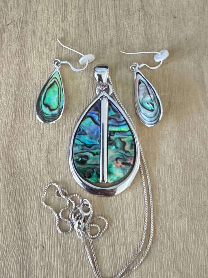 Colgante de abulón en cadena de plata de ley con pendientes a juego Foto 1 de 4