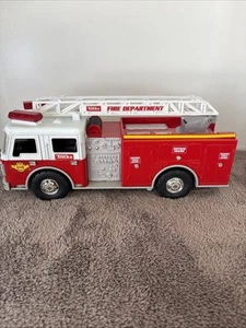 Tonka Kunststoff Feuerwehr Feuerwehrauto funktioniert zeitweise - Bild 1 von 17