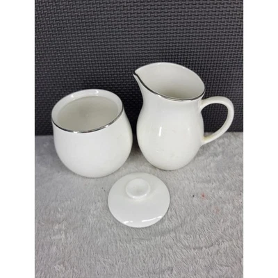 Juego de jarra crema azucarero blanco borde plateado Foto 1 de 4