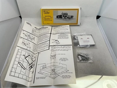 NIB Micro Engineering N Scale GAS STATION structure kit #65-139 - Image 1 of 4