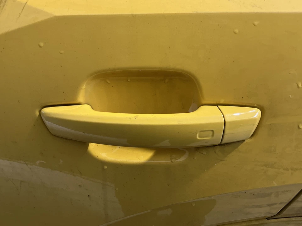 690669 690669 Türgriff links hinten AUDI Q2 (GA) gelb, L1/LZ1A  - Bild 1 von 1