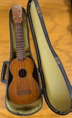 VINTAGE MARTIN MAHOGANY STYLE 1 SOPRANO UKULELE W/ CASE. - Image 1 of 4