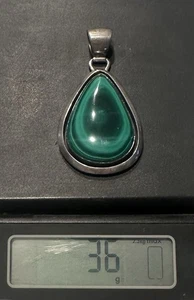 Ciondolo in argento sterling malachite - Wilford Chew - peso 36 grammi - lunghezza 2,5" - Foto 1 di 3