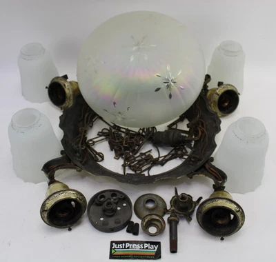 Lámpara de araña antigua de hierro fundido Findlay Nueva York con cortinas Foto 1 de 4