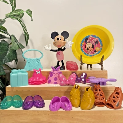 Disney Minnie Mouse Bowtique Vestir Clip a Presión Lote Con Ropa Zapatos Extras Foto 1 de 4