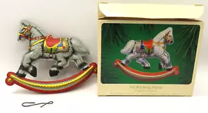 Hallmark Tin Rocking Horse adorno de Navidad 1983 árbol de vacaciones vintage en caja - Imagen 1 de 5
