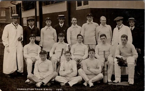 CONGLETON TOWN, INGLANDIA REINO UNIDO - EQUIPO DE CRICKET 1910 - ANTIGUA POSTAL CON FOTO REAL - Imagen 1 de 2