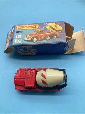 Matchbox Superfast 19 Cement Truck With Box - Image 1 of 4