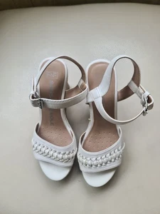 F/F New White Platform Sensitive Sole Sandals Size 36 - Picture 1 of 4