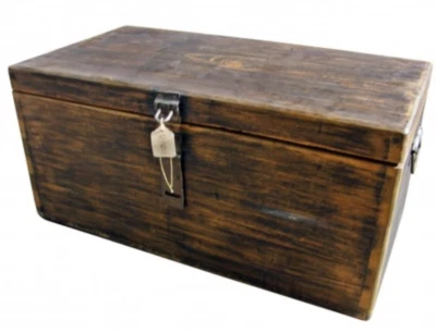 Baúl de madera antiguo detalles de hierro 4021 Foto 1 de 4