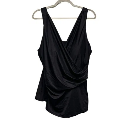 Camiseta tankini Lands' End para mujer con cuello en V acanalada cruzada - 18D, negra, copas moldeadas Foto 1 de 4