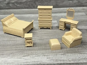 Vintage MARX Puppenhaus Möbel Kunststoff Schlafzimmer Set hellbraun Bett Waschtisch Kommode - Bild 1 von 5