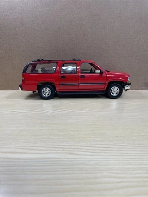 Chevrolet Suburban rojo Welly escala 1/18 modelo diecast SUV SIN CAJA DIFÍCIL DE ENCONTRAR Foto 1 de 4