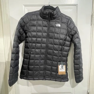 Chaqueta cálida acolchada para mujer TNF The North Face Thermoball FZ ECO - negra precio de venta sugerido por el fabricante 230 USD - Imagen 1 de 8
