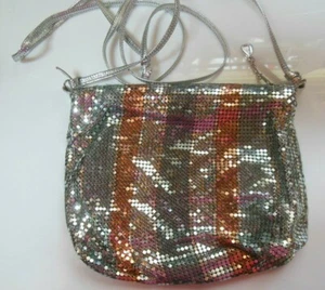 Borsa vintage Whiting & Davis in rete argento/rame con cerniera cinturino lungo superiore - Foto 1 di 6