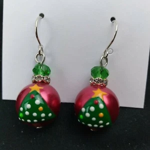 Christbaumkugel Ornamente rot grün Ohrhänger Ohrringe durchbohrt NEU  - Bild 1 von 6