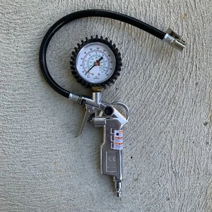 Husky Heavy Duty Tire Inflator Gauge - Picture 1 of 10