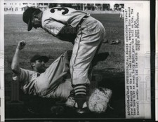 1956 Press Photo Outfielder Pete Whisenant of St Louis Cardinals, Coach T Moore