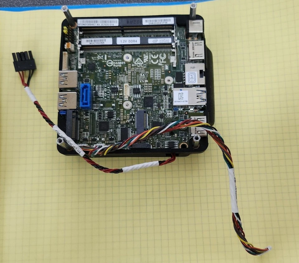 Intel NUC7i5DNB NUC-Board Core Prozessor der 7. Generation mit Kühlkörper - Bild 1 von 4